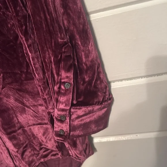 Tommy Bahama pink velvet silk-blend Button Up shirt. Medium - Picture 4 of 6